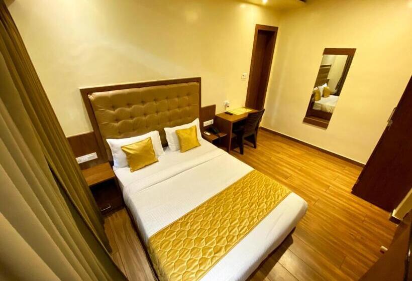 Deluxe Room, Pearl S Bkc Inn Near Trade Centre, Visa Consulate