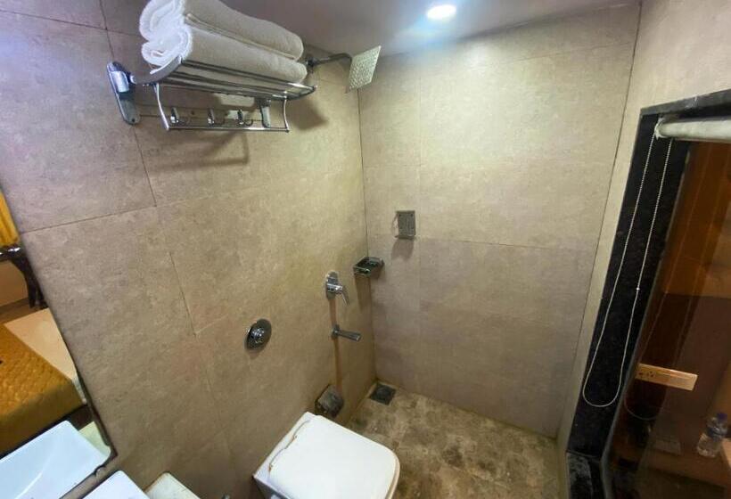 Deluxe Triple Room, Pearl S Bkc Inn Near Trade Centre, Visa Consulate