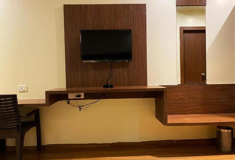 Deluxe Triple Room, Pearl S Bkc Inn Near Trade Centre, Visa Consulate