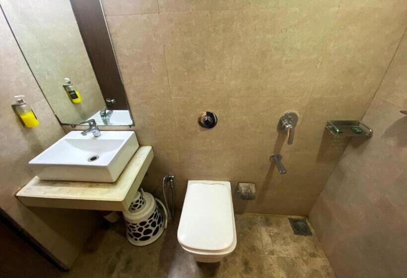 Deluxe Triple Room, Pearl S Bkc Inn Near Trade Centre, Visa Consulate