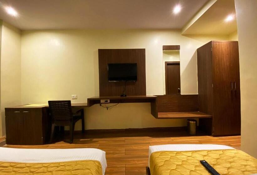 Deluxe Triple Room, Pearl S Bkc Inn Near Trade Centre, Visa Consulate