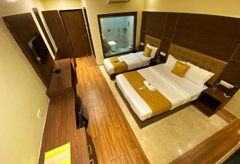 Deluxe Triple Room, Pearl S Bkc Inn Near Trade Centre, Visa Consulate