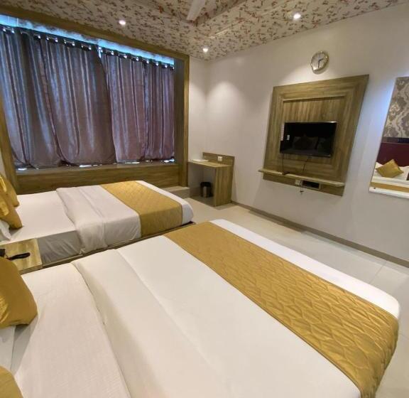 Deluxe Quadruple Room, Pearl S Bkc Inn Near Trade Centre, Visa Consulate