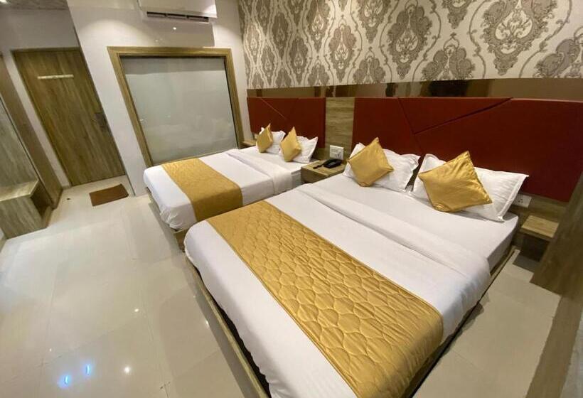 Deluxe Quadruple Room, Pearl S Bkc Inn Near Trade Centre, Visa Consulate