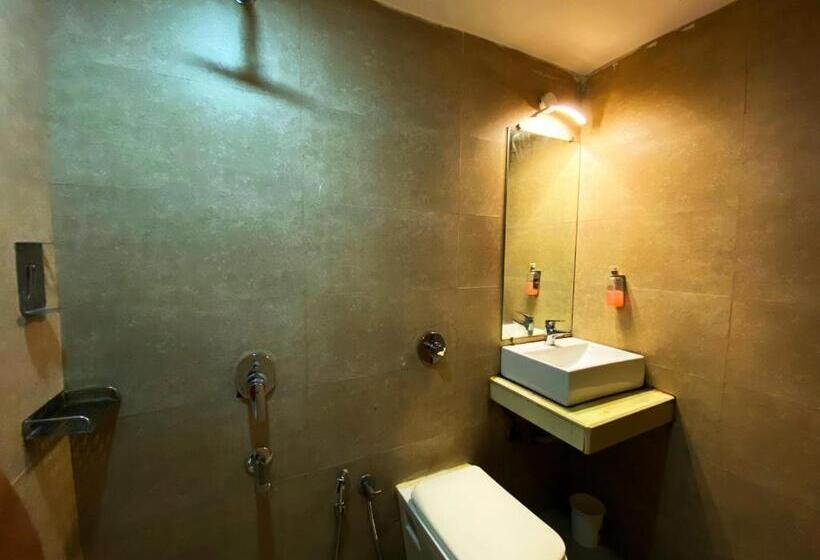 Deluxe Room, Pearl S Bkc Inn Near Trade Centre, Visa Consulate