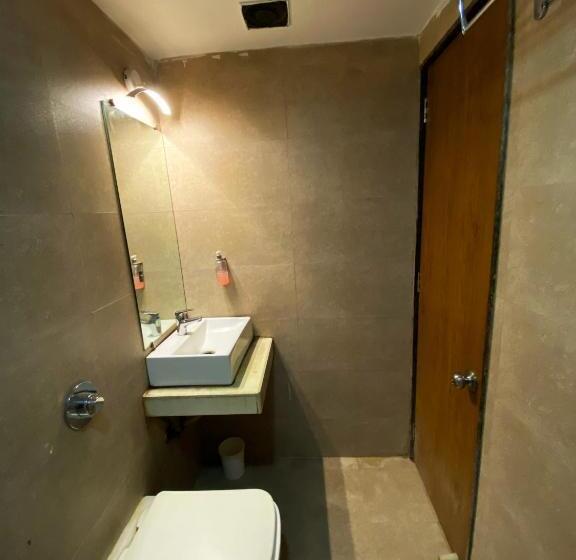 Deluxe Room, Pearl S Bkc Inn Near Trade Centre, Visa Consulate