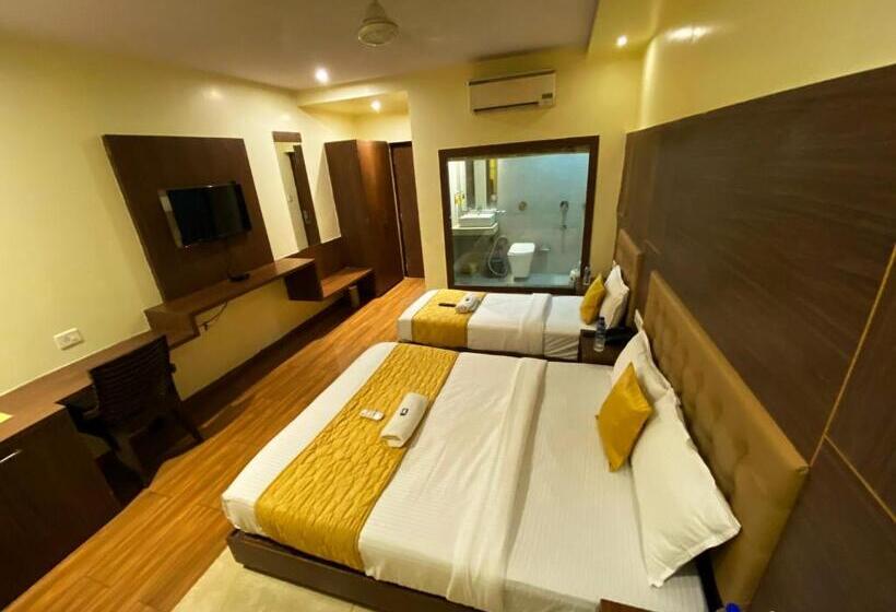 Deluxe Triple Room, Pearl S Bkc Inn Near Trade Centre, Visa Consulate