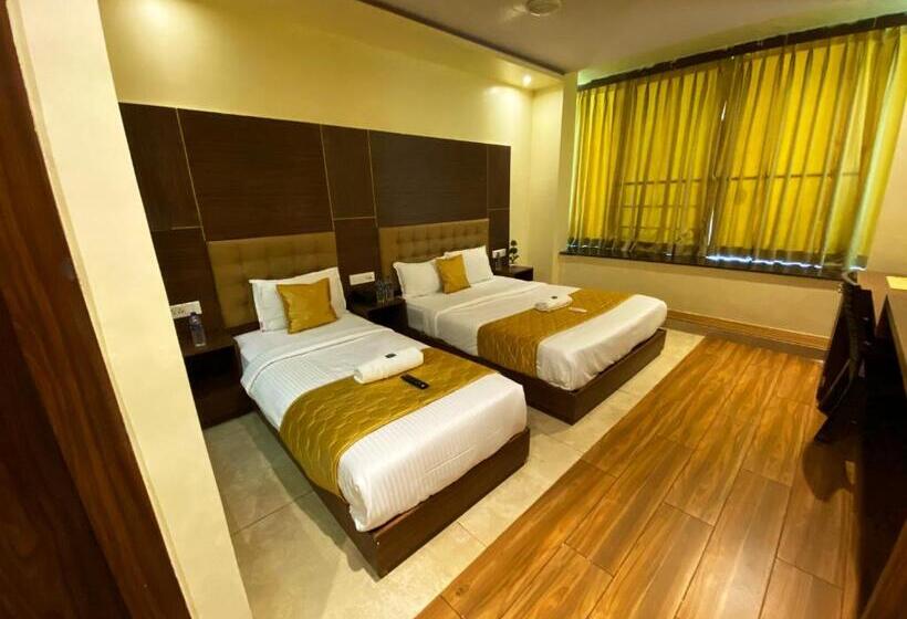 Deluxe Triple Room, Pearl S Bkc Inn Near Trade Centre, Visa Consulate