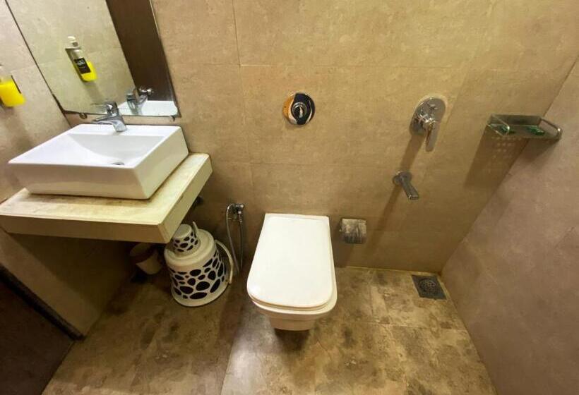 Deluxe Triple Room, Pearl S Bkc Inn Near Trade Centre, Visa Consulate