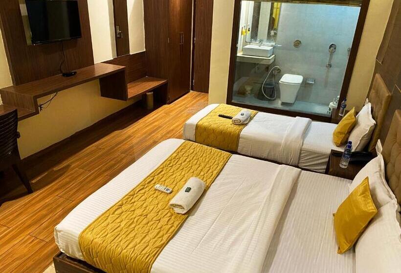 Deluxe Triple Room, Pearl S Bkc Inn Near Trade Centre, Visa Consulate