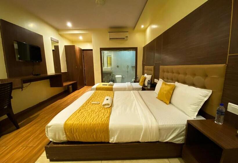 Deluxe Triple Room, Pearl S Bkc Inn Near Trade Centre, Visa Consulate