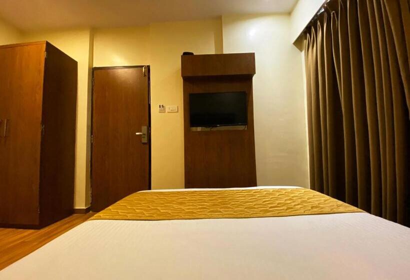 Deluxe Room, Pearl S Bkc Inn Near Trade Centre, Visa Consulate