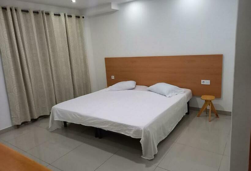 اتاق استاندارد با سرویس بهداشتی مشترک, Pull Up