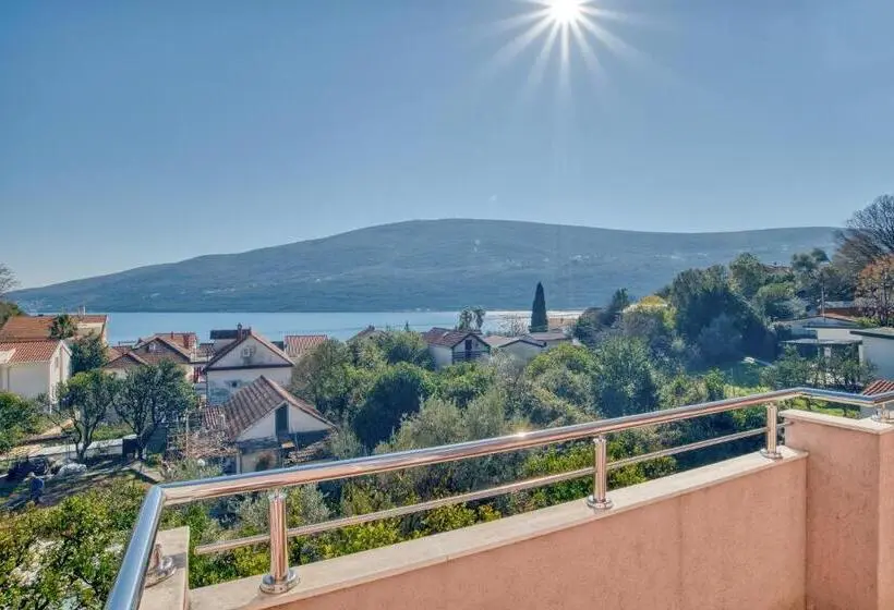 1 Bedroom Deluxe Apartment Sea View, Garni Hotel Milica