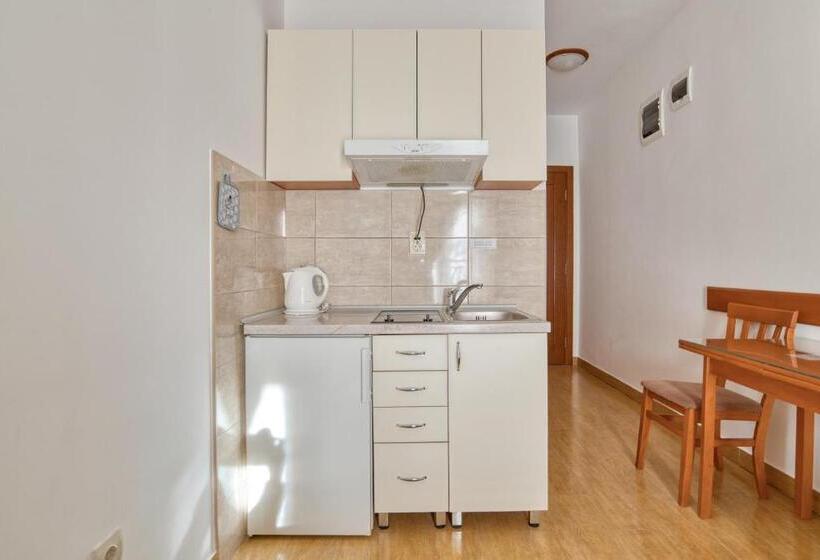 استودیوی استاندارد, Garni Hotel Milica