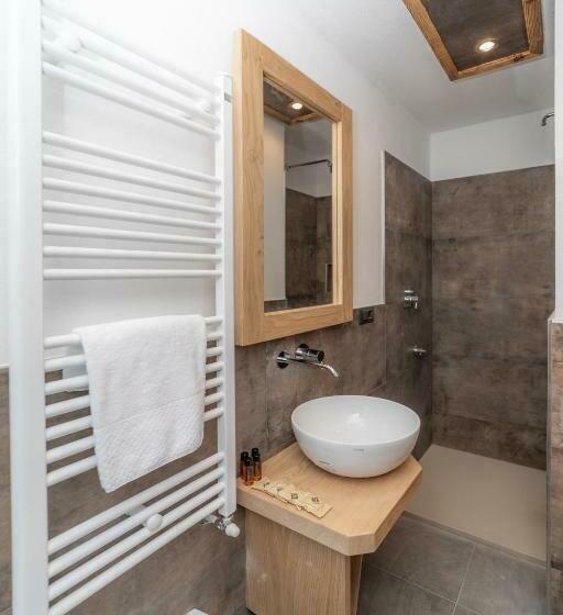 수피리어 룸, Avalanche Alpine Boutique