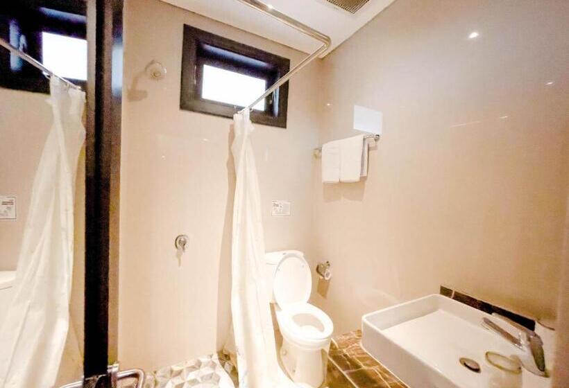 Superior Szoba, New Surya