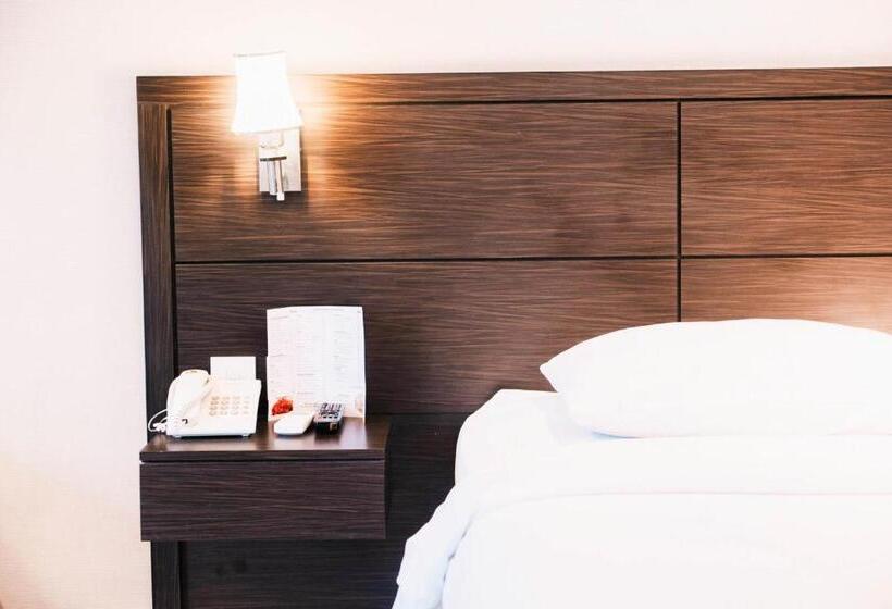 Superior Szoba, New Surya