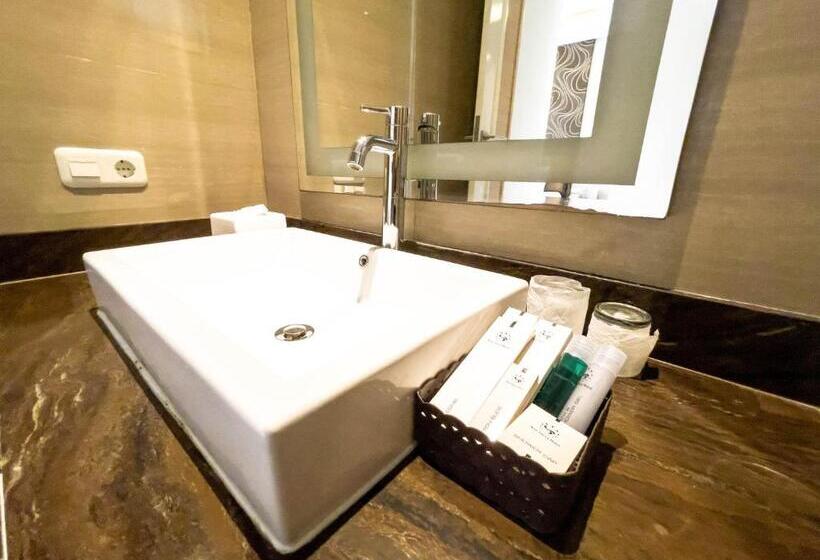 Kertre Néző Lakosztály, New Surya