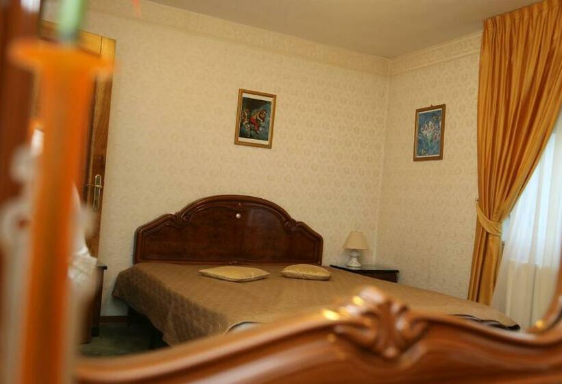 Номер Superior, Pensiunea Empire