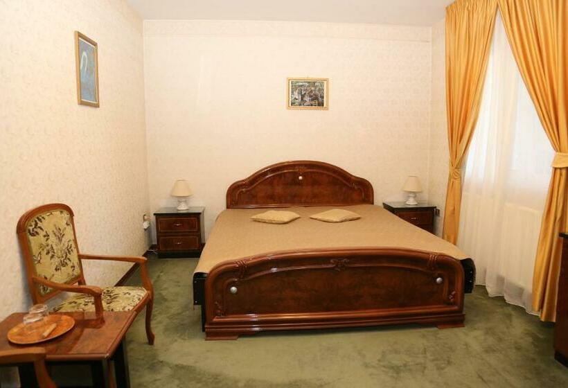 Номер Superior, Pensiunea Empire