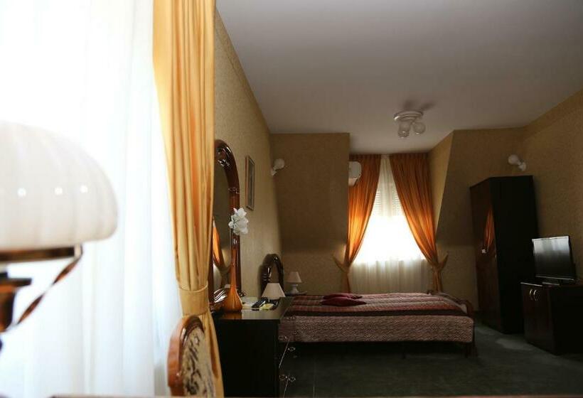 Полулюкс Superior, Pensiunea Empire