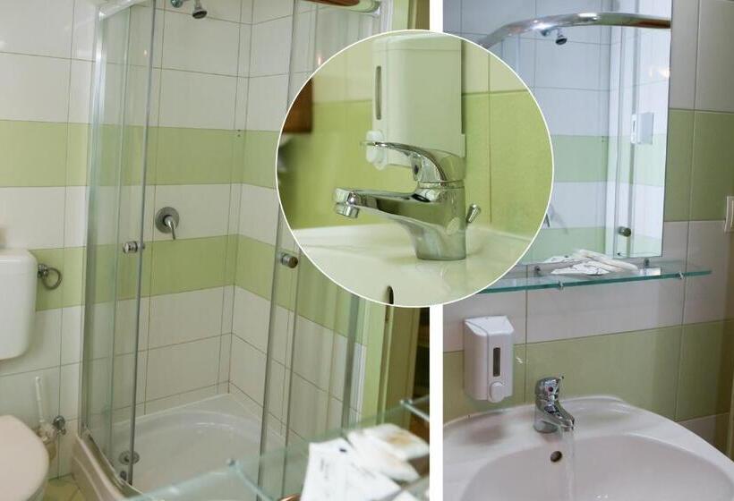 Номер Стандарт Трехместный, Pensiunea Empire