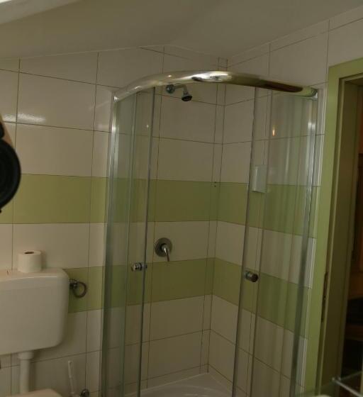 Номер Стандарт Трехместный, Pensiunea Empire