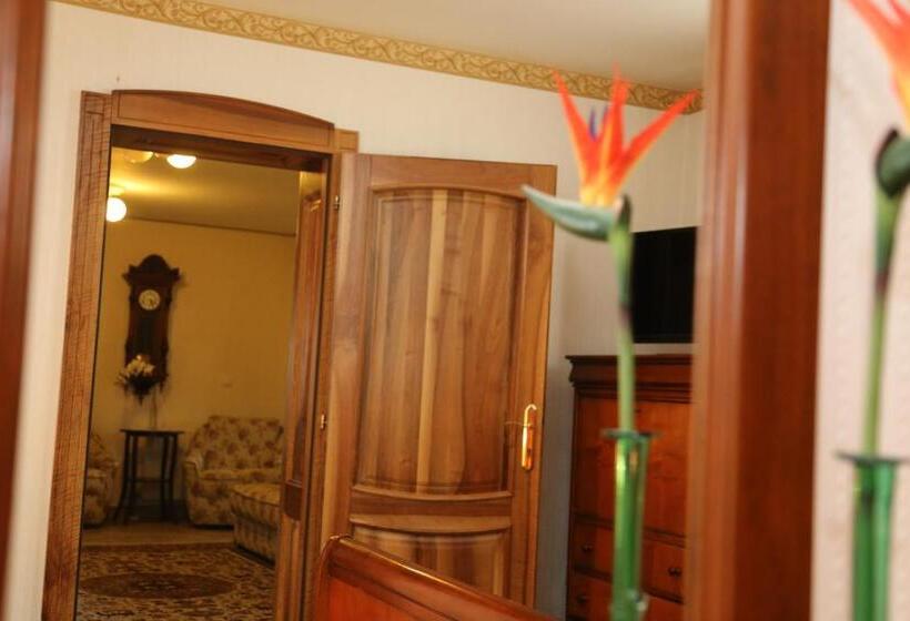 Люкс Superior 2 Спальни, Pensiunea Empire