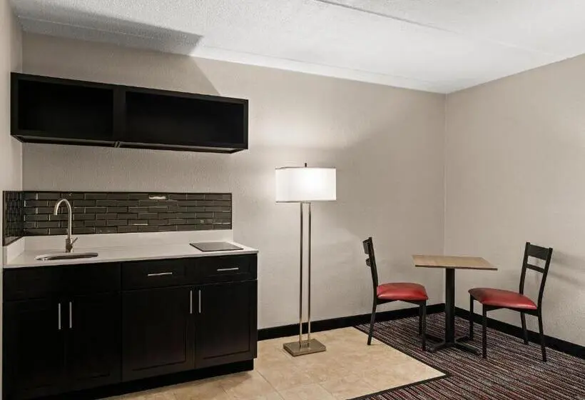 キングサイズベッドのスイートルーム, Red Roof Inn Reading