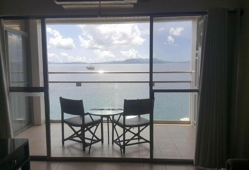 اتاق لوکس با بالکن و چشمانداز دریا, Tavern Surigao