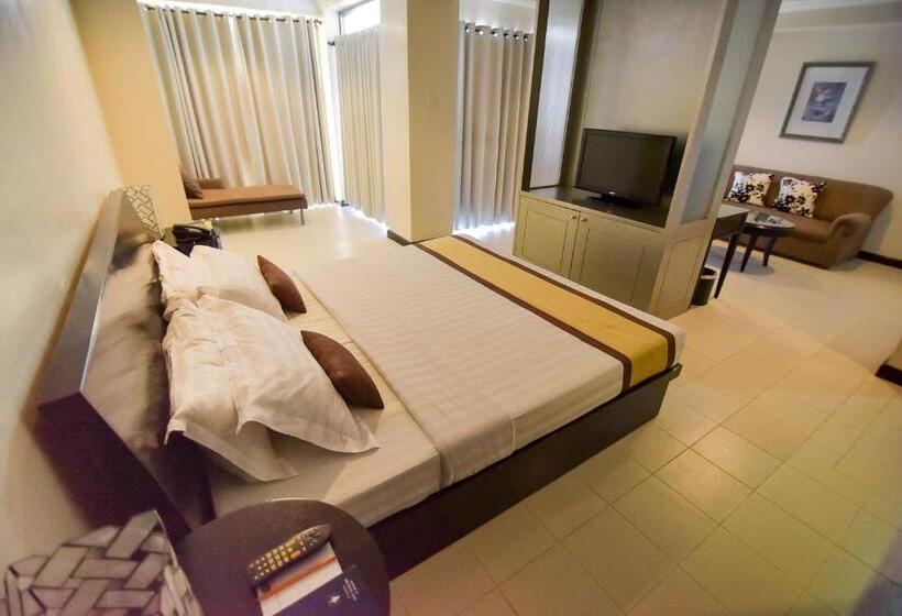 اتاق لوکس با بالکن و چشمانداز دریا, Tavern Surigao