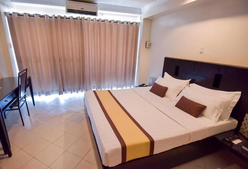 اتاق استاندارد با چشمانداز شهر, Tavern Surigao