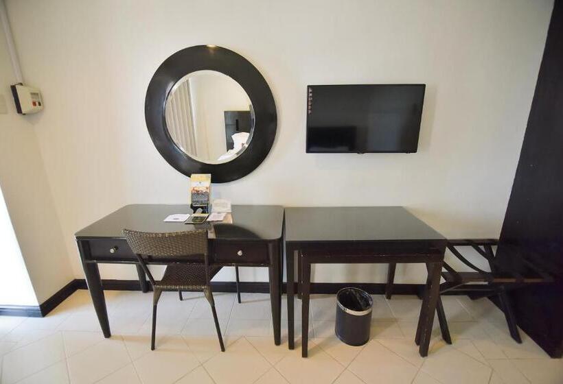 اتاق استاندارد با چشمانداز شهر, Tavern Surigao