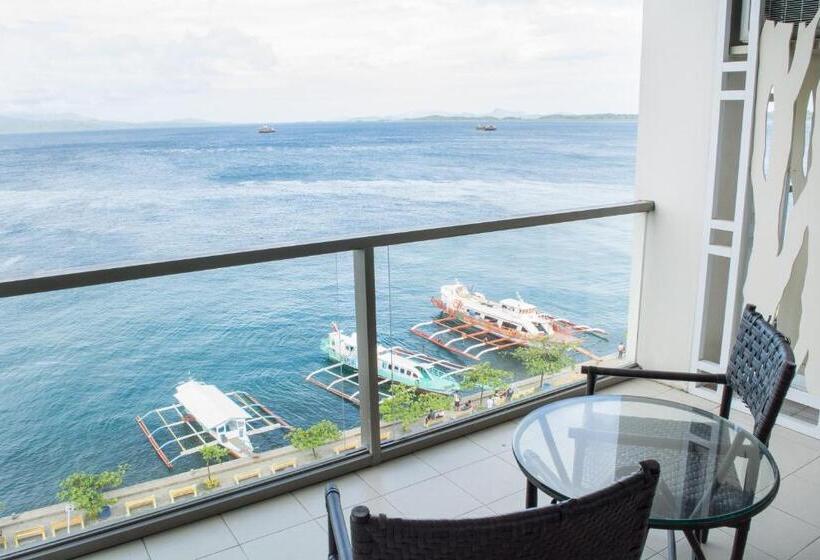 اتاق استاندارد با بالکن و چشمانداز دریا, Tavern Surigao