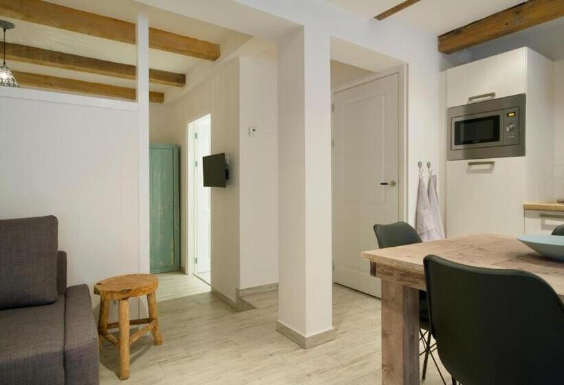 패밀리 스튜디오, Karel De Grote Bergen