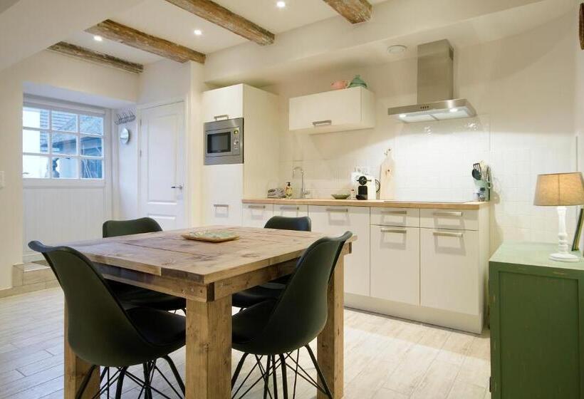 스탠다드 스튜디오, Karel De Grote Bergen