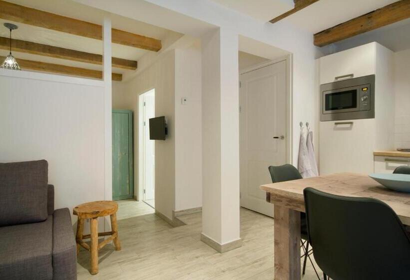 패밀리 스튜디오, Karel De Grote Bergen