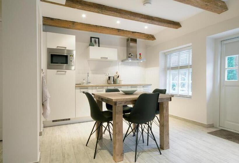 패밀리 스튜디오, Karel De Grote Bergen