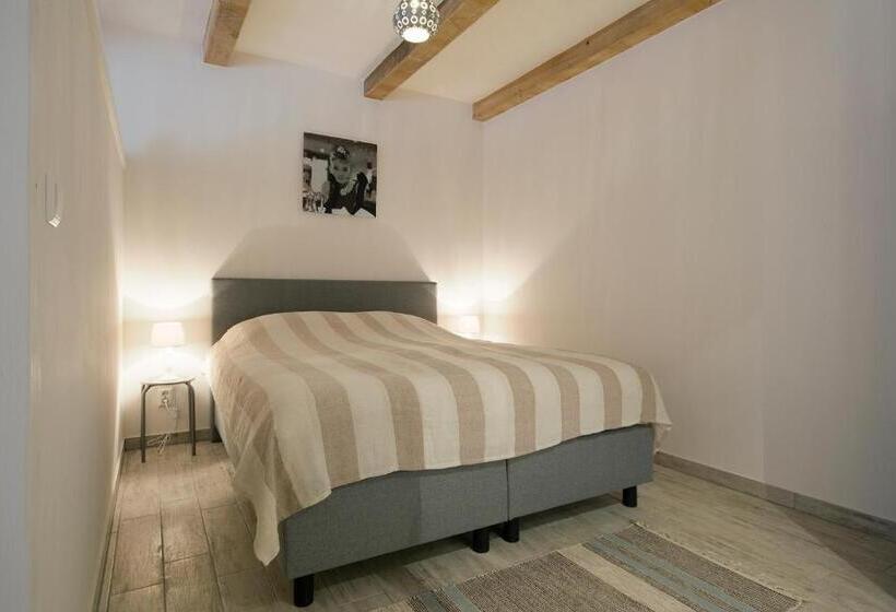 패밀리 스튜디오, Karel De Grote Bergen