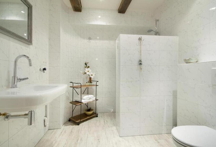 스탠다드 스튜디오, Karel De Grote Bergen