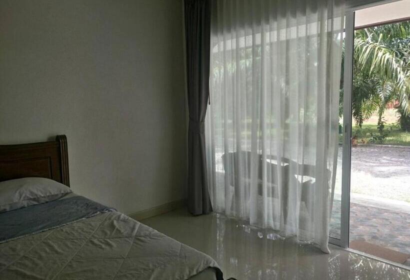 디럭스 룸, Baan Suan Nam Resort