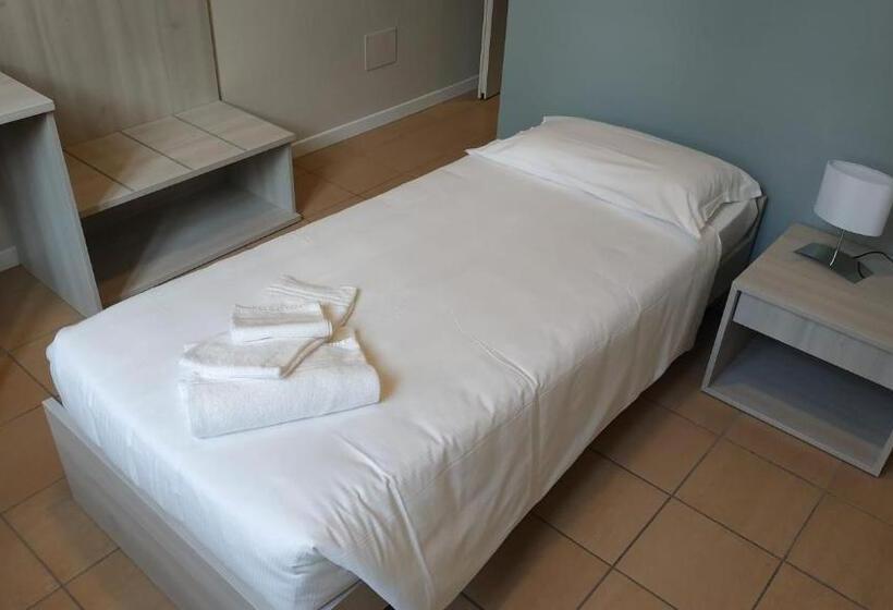 غرفة قياسية, Casa Diocesana Di Altavilla