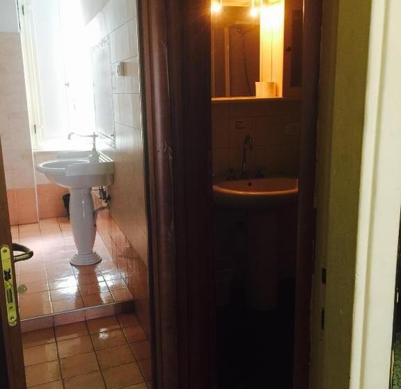 اتاق خانوادگی, B&b Bruno