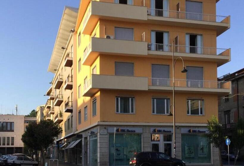 اتاق خانوادگی, B&b Bruno