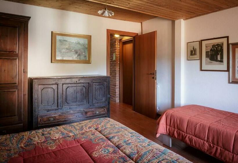 חדר בסיסי לשלושה, B&b Gennarcu