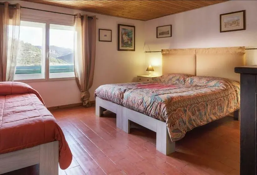 ベーシックトリプルルーム, B&b Gennarcu