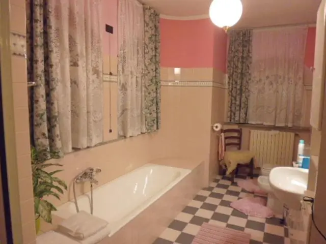 ファミリールーム, A Casa Di Lara
