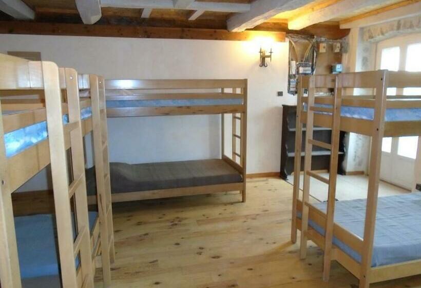 سرير فى غرفة مشتركه, La Bastide St Paul