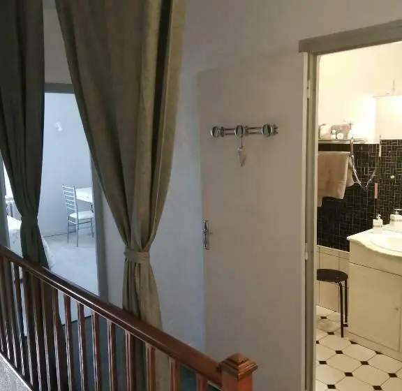 スタンダードルーム, Relais De La Mothe